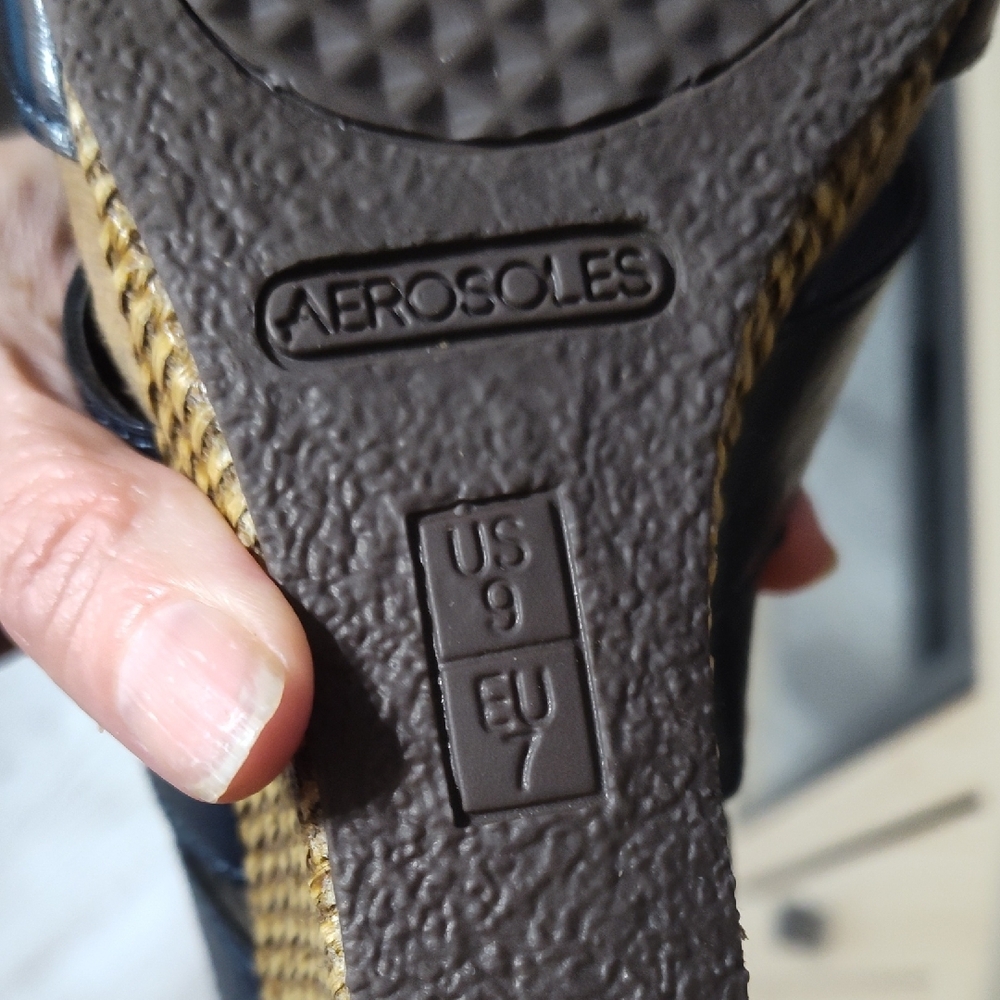 Elegant Navy Wedge Sandals Aerosoles Size 9 - Picture 7 of 8